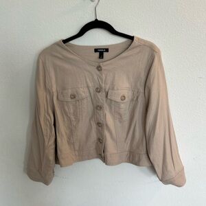 Torrid Women’s Cropped Tan Jacket

Size 1 (14)
